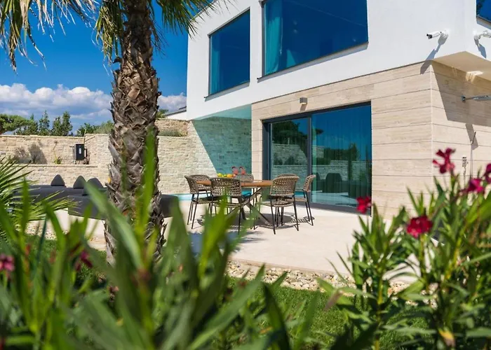Вилла Four Seasons Ljubac Seaside *
